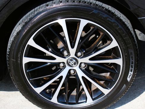 Used 2018 Toyota Camry SE image 12