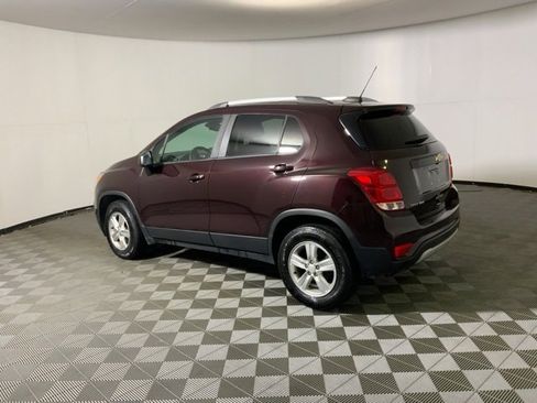 Used 2022 Chevrolet Trax LT w/ LT Convenience Package image 6