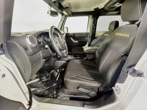Used 2015 Jeep Wrangler Sahara AWD/4WD image 18