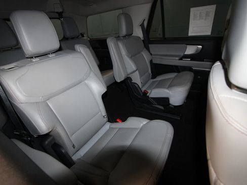 Used 2025 Ford Expedition Active image 26