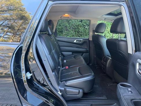 Used 2017 Nissan Pathfinder Platinum image 26