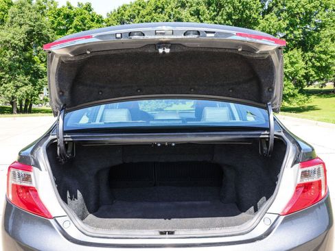 Used 2012 Toyota Camry SE w/ Leather Pkg FWD image 19