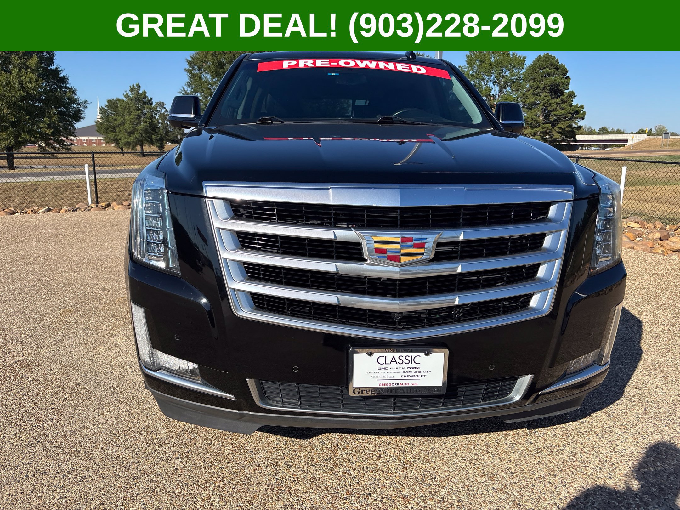 Used 2018 Cadillac Escalade Luxury AWD/4WD image 2