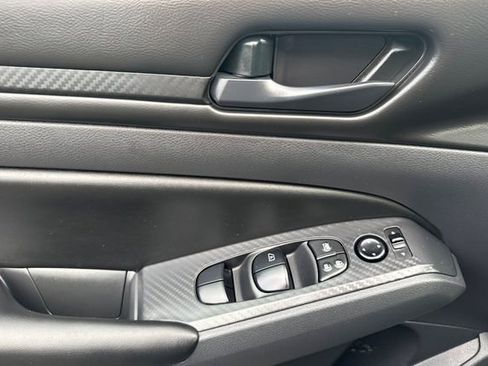 Used 2025 Nissan Altima 2.5 S image 11