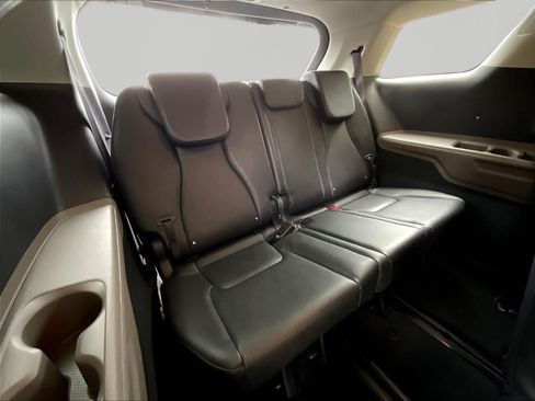 Used 2025 Kia Carnival FWD image 25