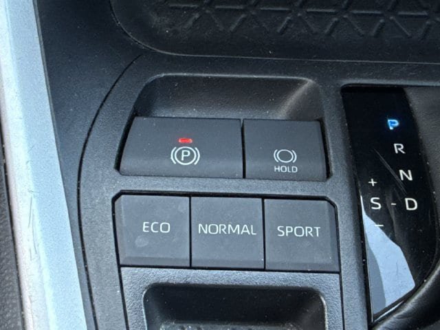 Used 2025 Toyota RAV4 XLE FWD image 21