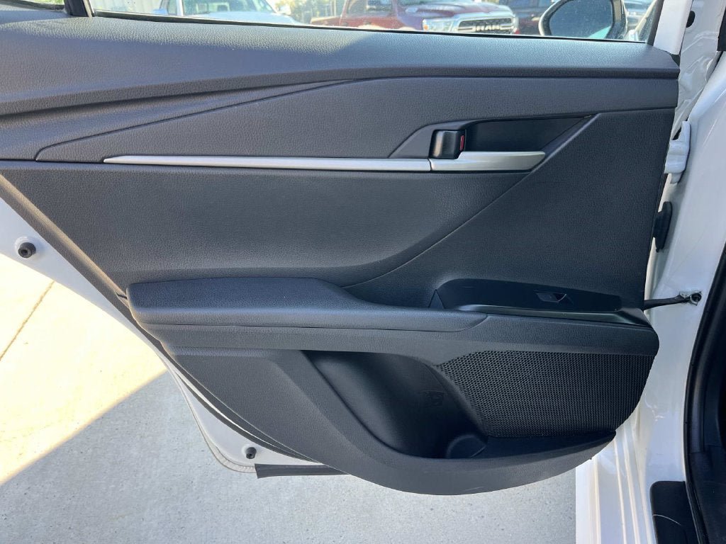 Used 2025 Toyota Camry SE FWD image 17