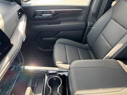 New 2026 Chevrolet Suburban Premier AWD/4WD image 40