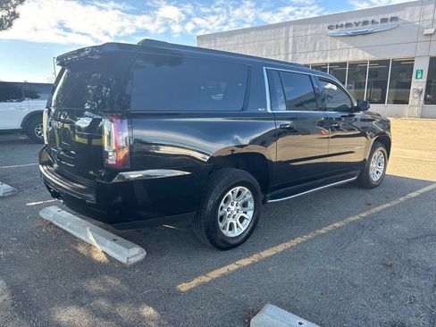 Used 2017 GMC Yukon XL SLT AWD/4WD image 5