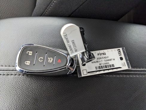 Used 2024 Chevrolet Malibu LT image 34