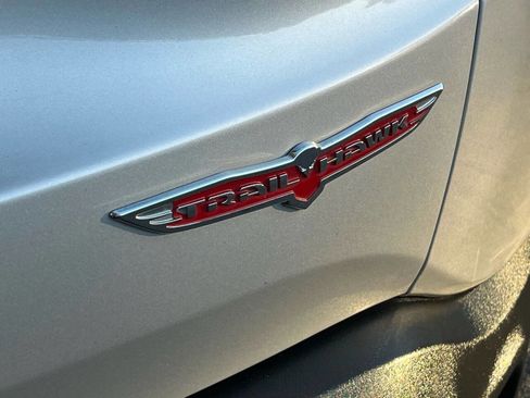 Used 2016 Jeep Renegade Trailhawk image 12