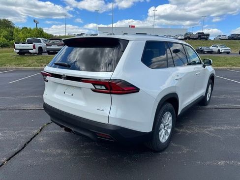 New 2026 Toyota Grand Highlander AWD image 3