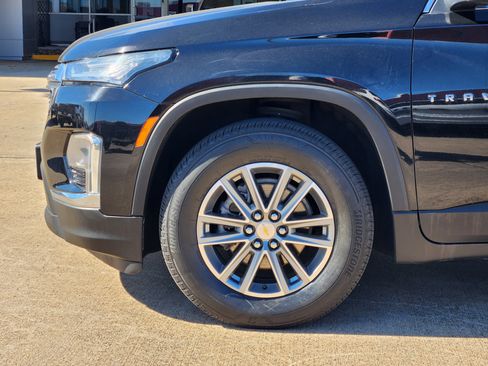 Used 2023 Chevrolet Traverse LT image 9