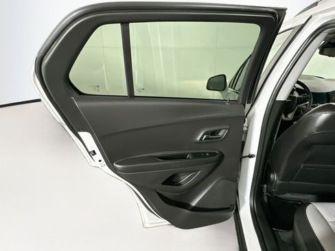 Used 2019 Chevrolet Trax LT w/ LT Convenience Package FWD image 24