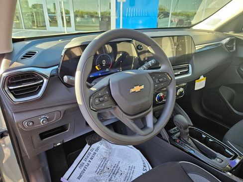 New 2026 Chevrolet TrailBlazer LT FWD image 2