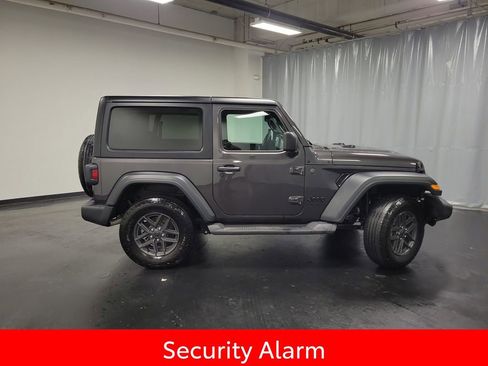 Used 2025 Jeep Wrangler Sport image 9