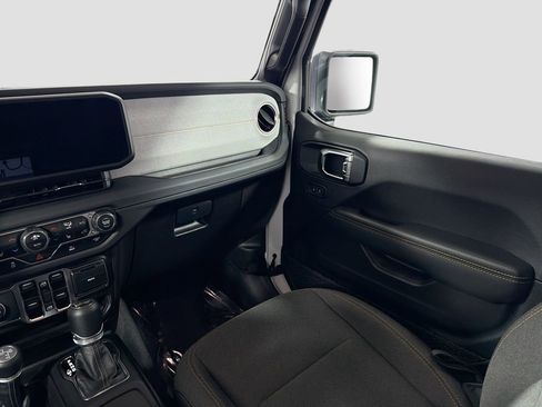Used 2025 Jeep Wrangler Unlimited Sahara AWD/4WD image 24