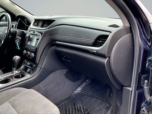 Used 2017 Chevrolet Traverse LT w/ Style and Technology Package AWD/4WD image 18