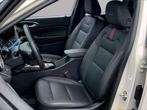 Certified 2026 Chevrolet Trax RS w/ Sunroof Package FWD image 8