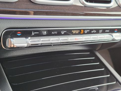 Used 2025 Mercedes-Benz GLS 450 4MATIC image 27