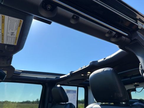 Used 2022 Jeep Wrangler Unlimited Sahara AWD/4WD image 4