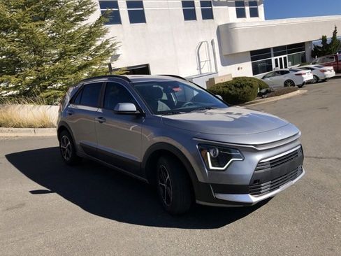 Certified 2024 Kia Niro LX image 4