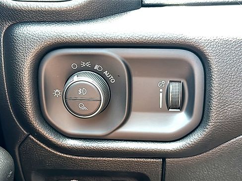 Used 2025 RAM 1500 Lone Star RWD image 36