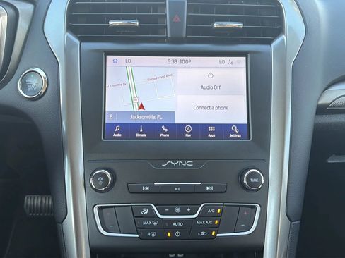 Used 2020 Ford Fusion SE FWD image 15