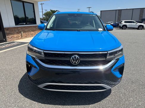 Used 2023 Volkswagen Taos SE w/ Panoramic Sunroof Package AWD/4WD image 9