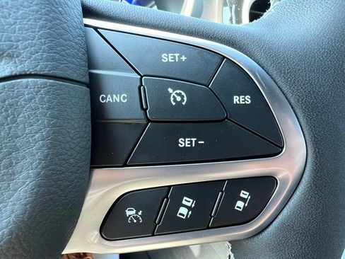 New 2027 Chrysler Pacifica Select AWD/4WD image 42