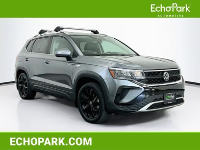 Used 2023 Volkswagen Taos SE w/ Panoramic Sunroof Package