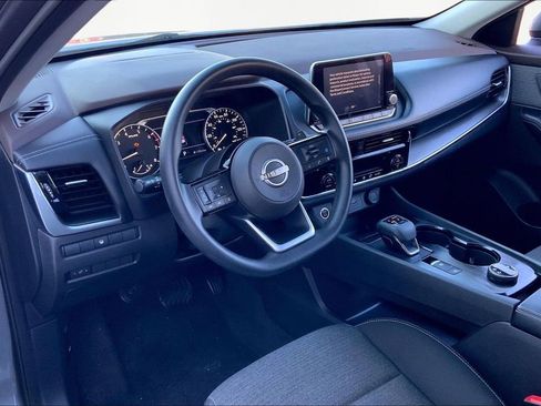 Used 2023 Nissan Rogue SV image 12