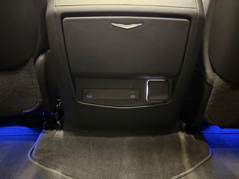 Used 2025 Cadillac Escalade ESV Sport w/ Touring Package image 31