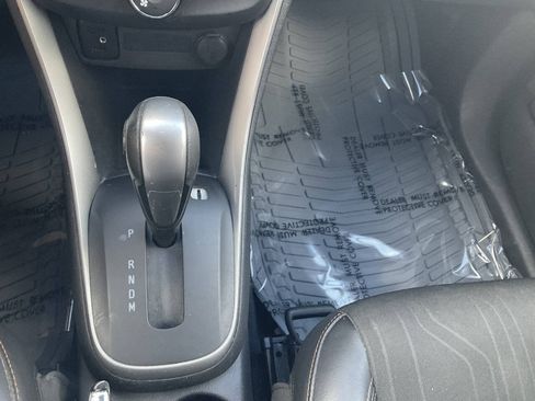 Used 2019 Chevrolet Trax LT w/ LT Convenience Package FWD image 20