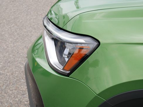 Certified 2025 Volkswagen Taos SE AWD/4WD image 16