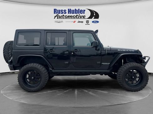 Used 2017 Jeep Wrangler Unlimited Rubicon w/ Connectivity Group AWD/4WD image 8
