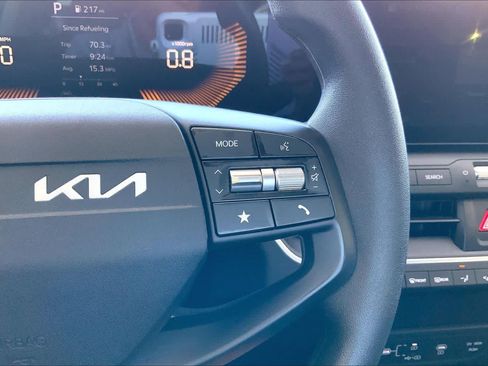 Used 2025 Kia K4 FWD image 25