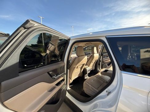 Used 2021 Lincoln Corsair AWD image 12