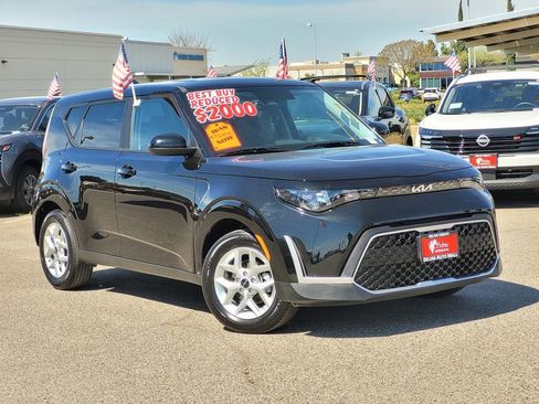 Used 2025 Kia Soul S FWD image 2