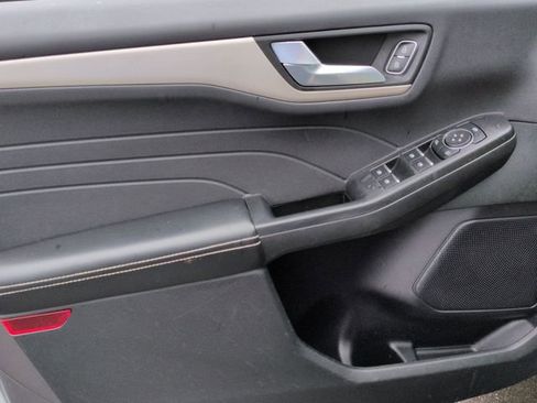 Used 2022 Ford Escape SEL image 17