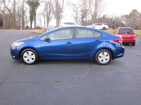 Used 2018 Kia Forte LX image 1