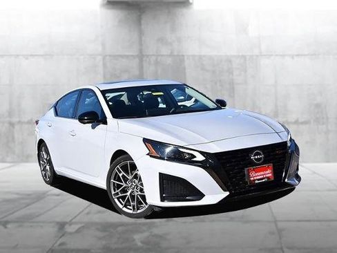 Certified 2024 Nissan Altima 2.0 SR image 2