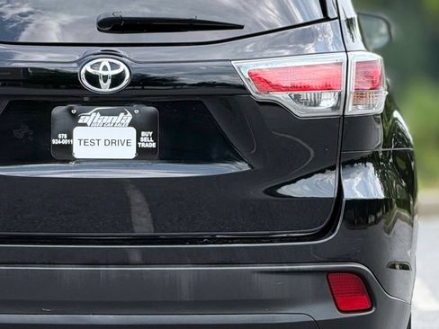 Used 2016 Toyota Highlander LE FWD image 17