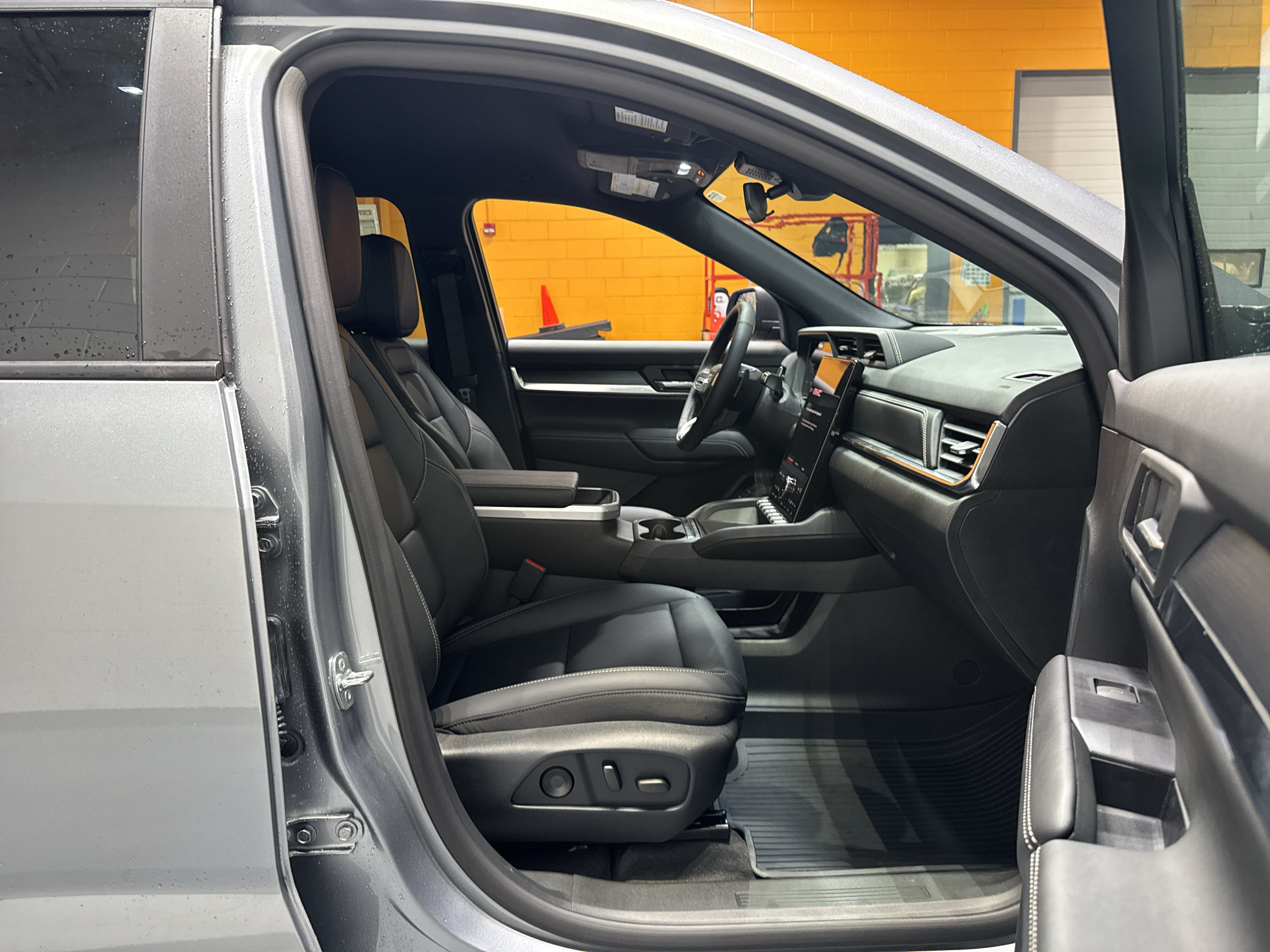 New 2027 GMC Terrain Elevation w/ Elevation Premium Package AWD/4WD image 18