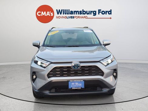 Used 2022 Toyota RAV4 XLE Premium AWD/4WD image 8