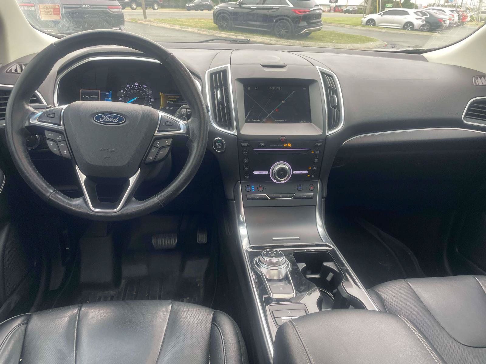 Used 2019 Ford Edge Titanium w/ Equipment Group 301A AWD/4WD image 16