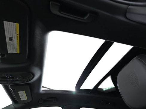 Certified 2025 Porsche Cayenne AWD/4WD image 28