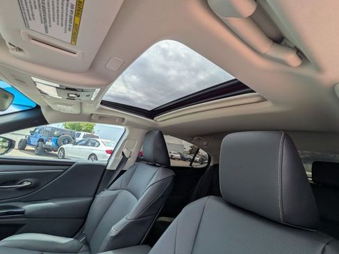 Used 2025 Lexus ES 300h w/ Premium Package FWD image 14