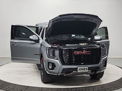Used 2023 GMC Yukon XL AT4 AWD/4WD image 10