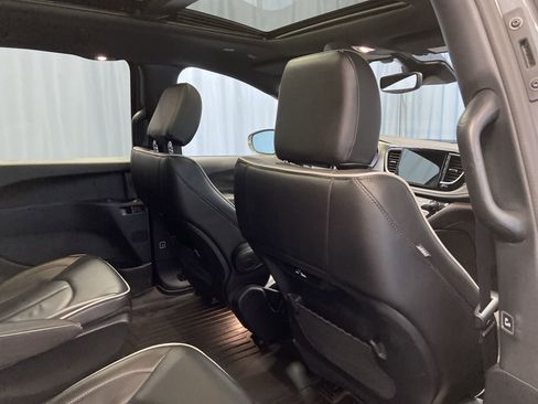 Used 2022 Chrysler Pacifica Limited w/ S Appearance Package image 45